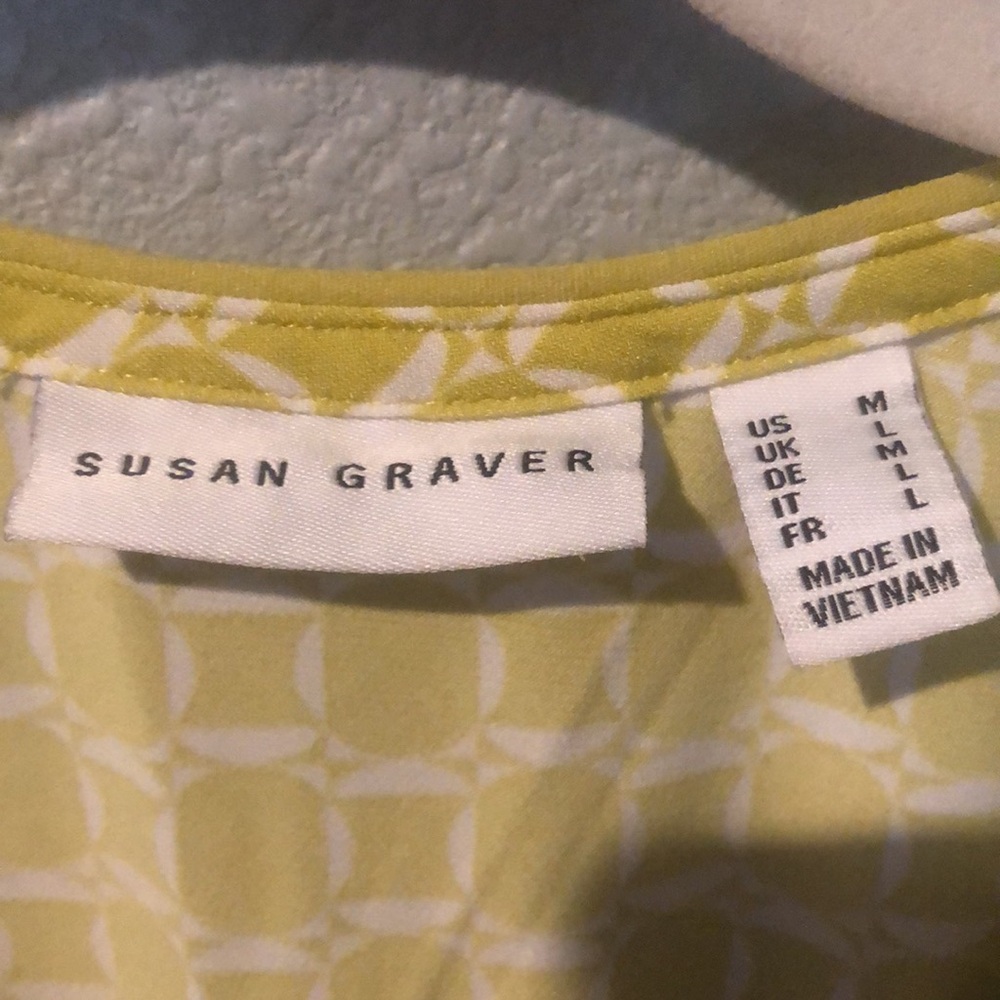 Lime Patterned Women's Top Euc - image 2